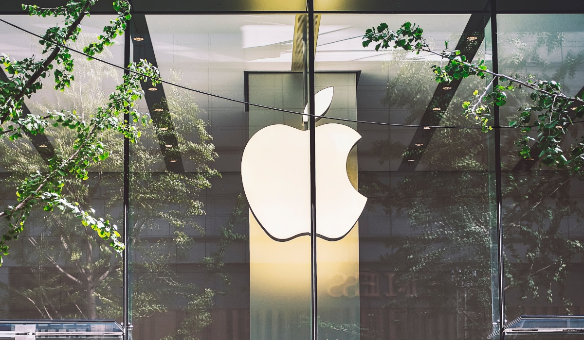 Apple Allows Developers to Create New Apps Using AI